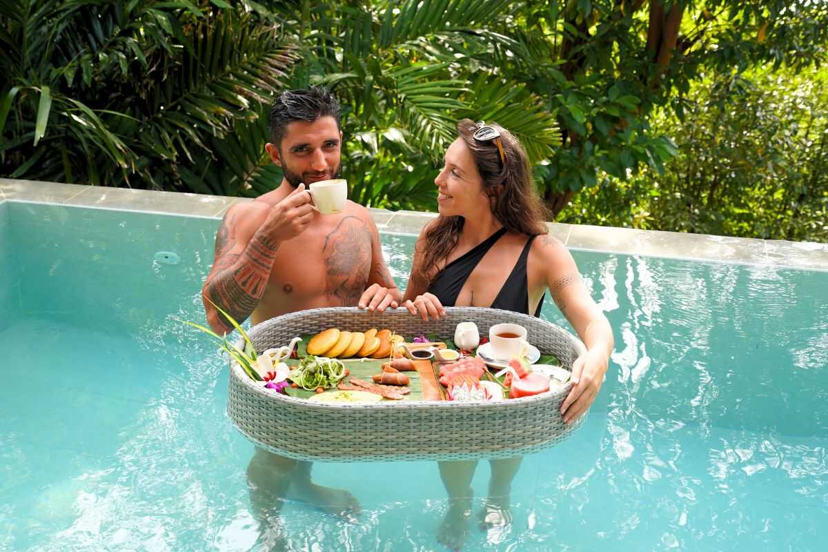 Floating breakfast in private pool at Tanote Villa Resort