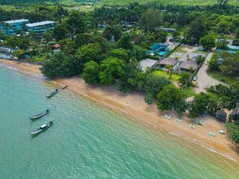 Ao Nam Mao Joy Beach Krabi – quiet shoreline near Aloe Ecological Boutique Villas at high tide