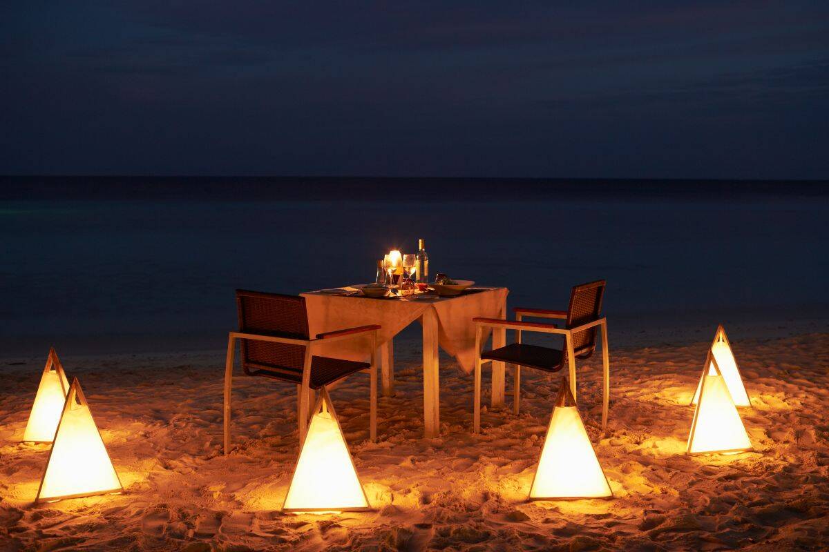 romantic dinner Phuket reservation tips couples